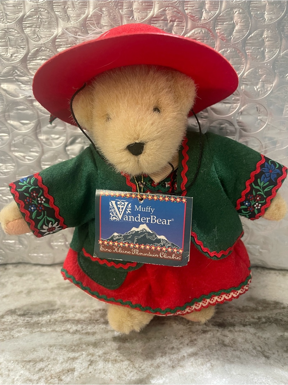 Muffy Vanderbear Mountain Climber bear 1992 - Retired!